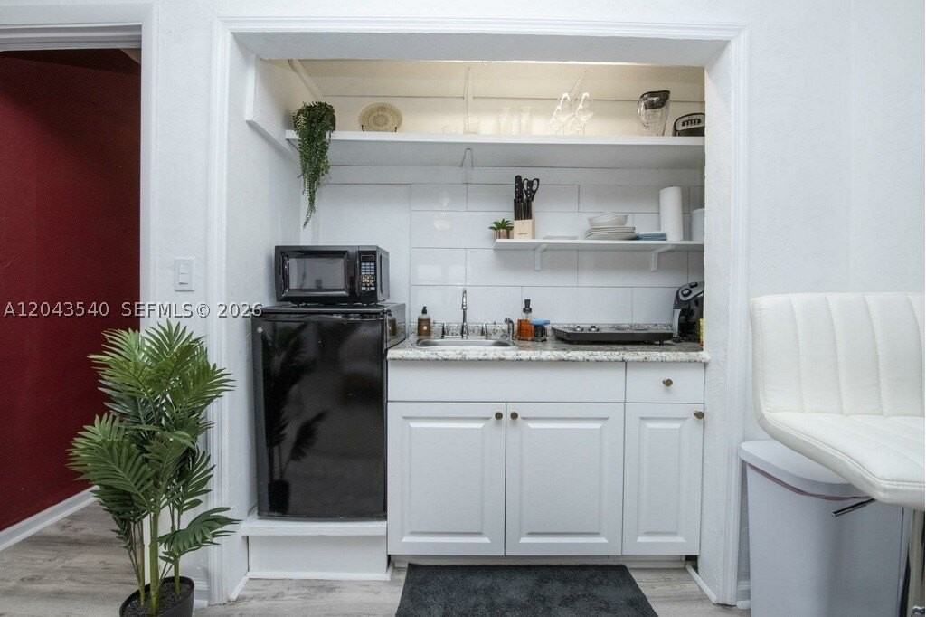 2721 Sw 30th Ave - Photo 4 of 9