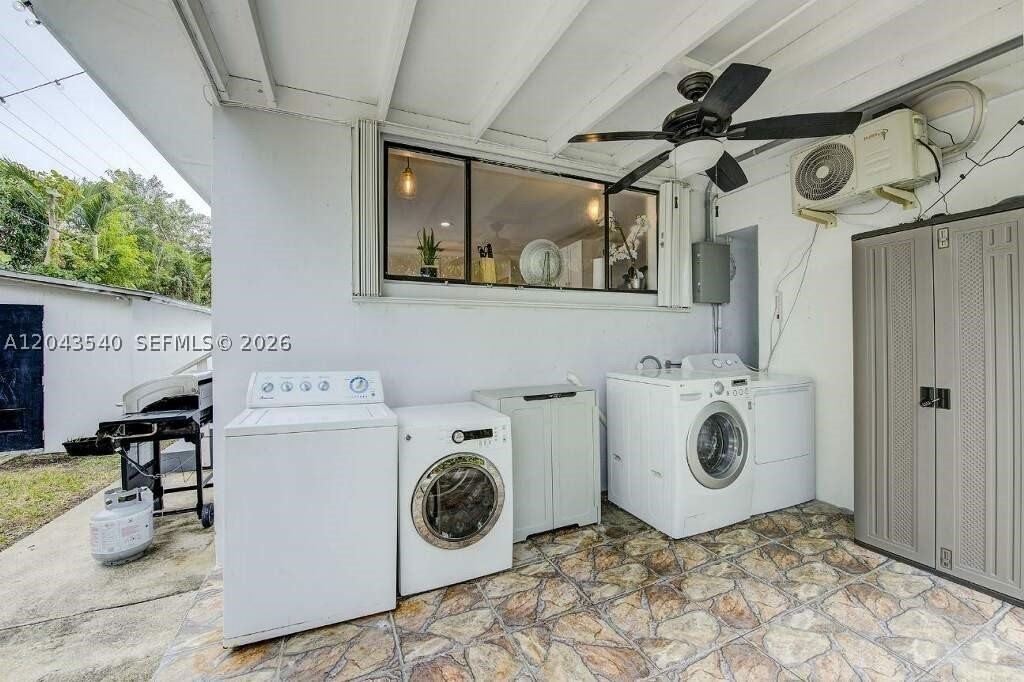 2721 Sw 30th Ave - Photo 7 of 9