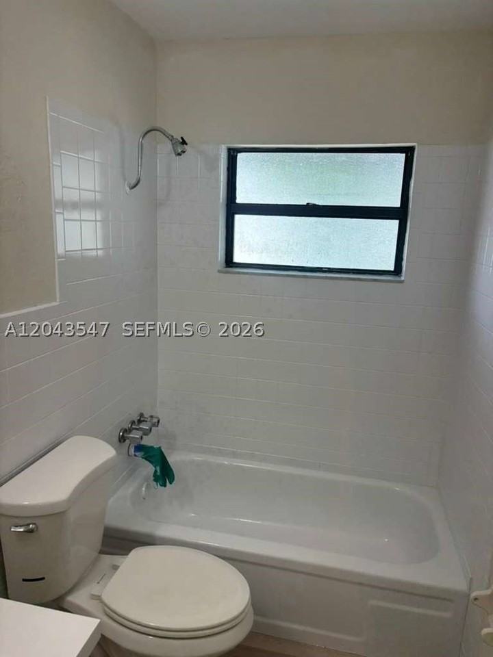 418 Las Palmas Cir #0 - Photo 4 of 9