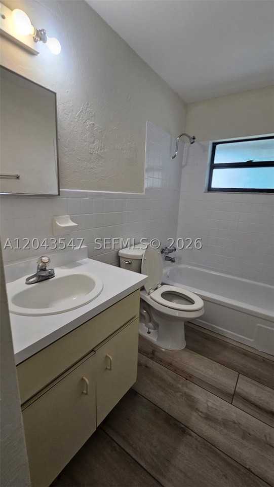 418 Las Palmas Cir #0 - Photo 5 of 9