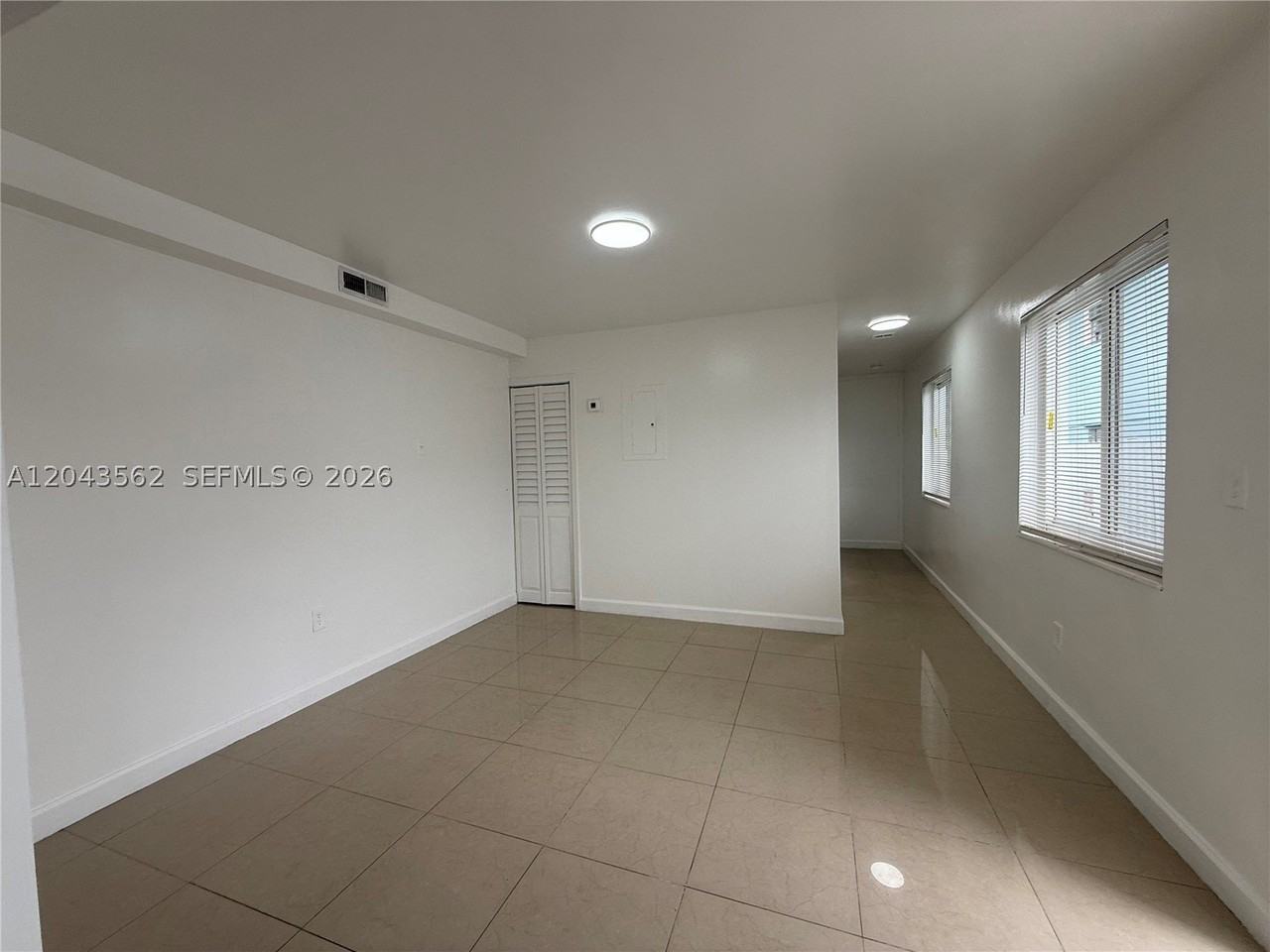 1122 Nw 32nd Ct - Photo 2 of 10