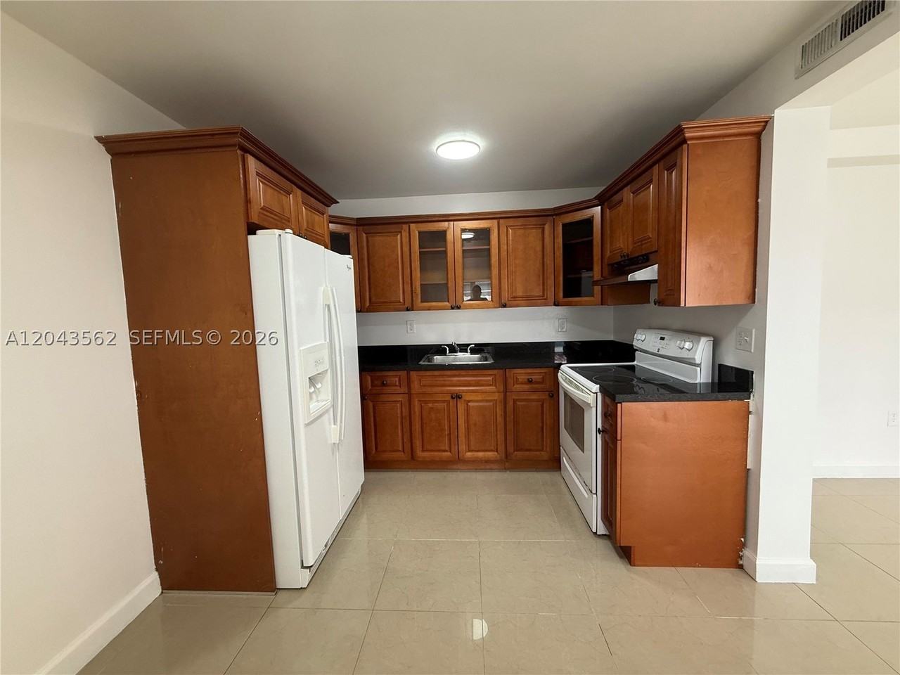 1122 Nw 32nd Ct - Photo 4 of 10