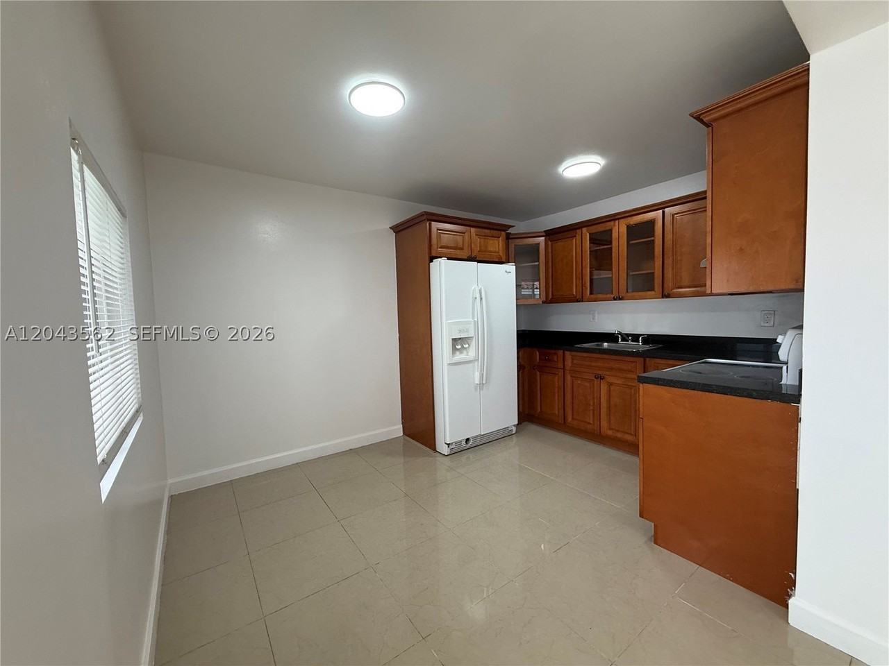 1122 Nw 32nd Ct - Photo 5 of 10