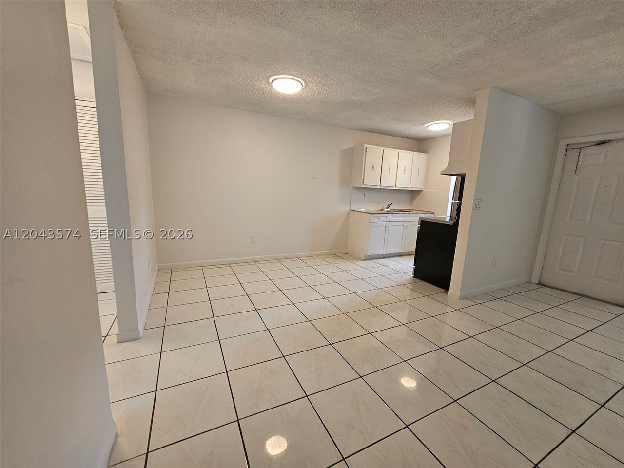 4621 Sw 33rd Ave #4 - Photo 4 of 12