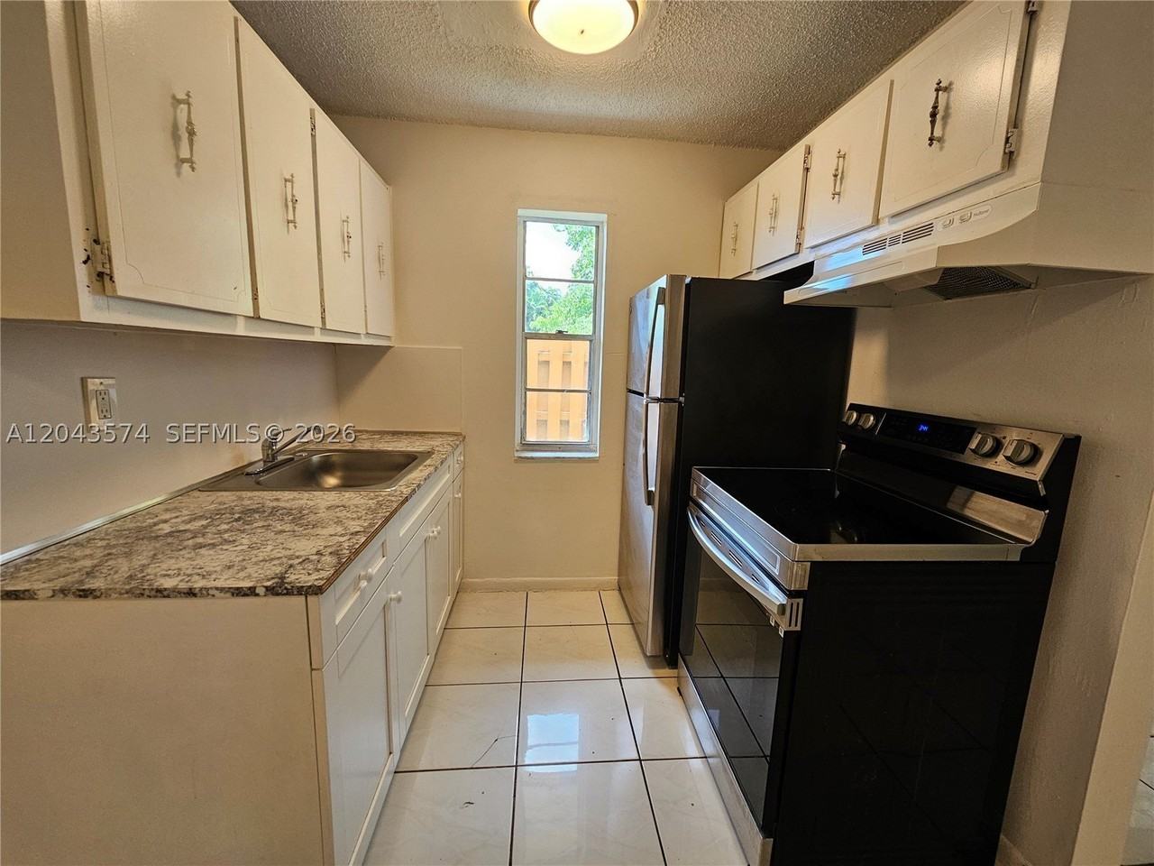 4621 Sw 33rd Ave #4 - Photo 5 of 12