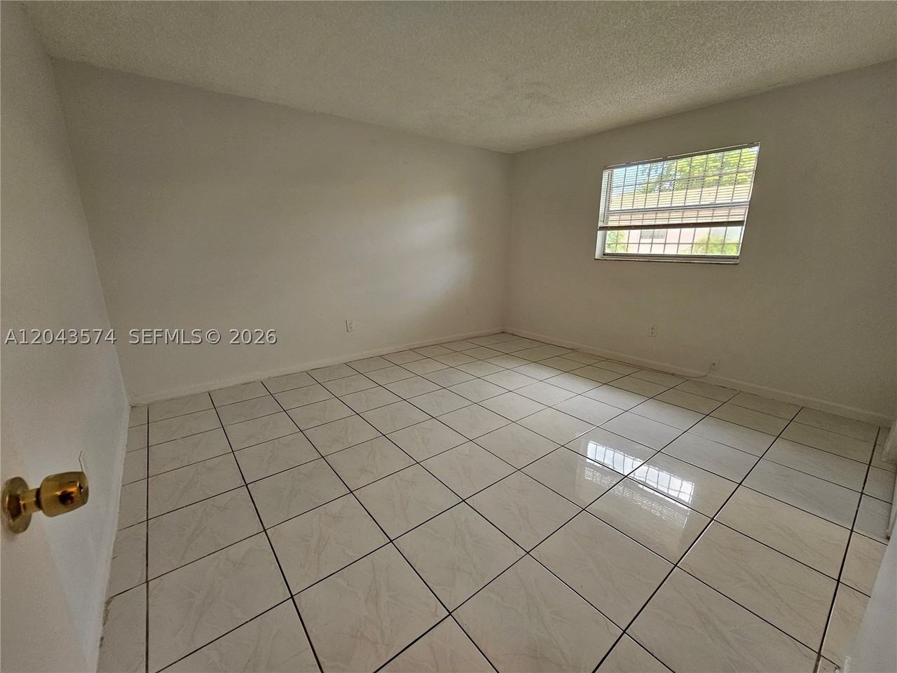 4621 Sw 33rd Ave #4 - Photo 6 of 12
