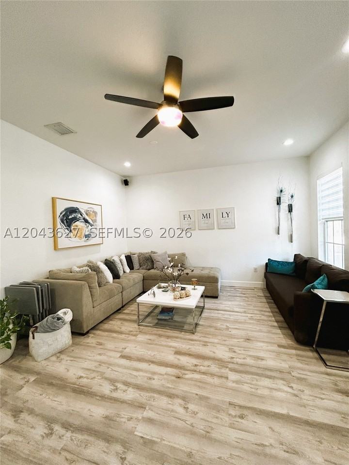 14628 Sw 6th St - Photo 5 of 19