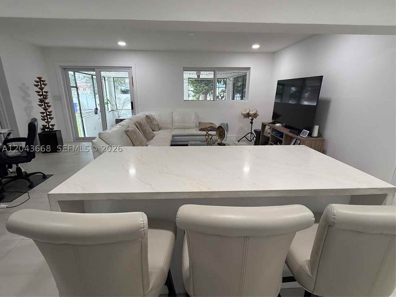 1912 N 42nd Ave - Photo 5 of 29