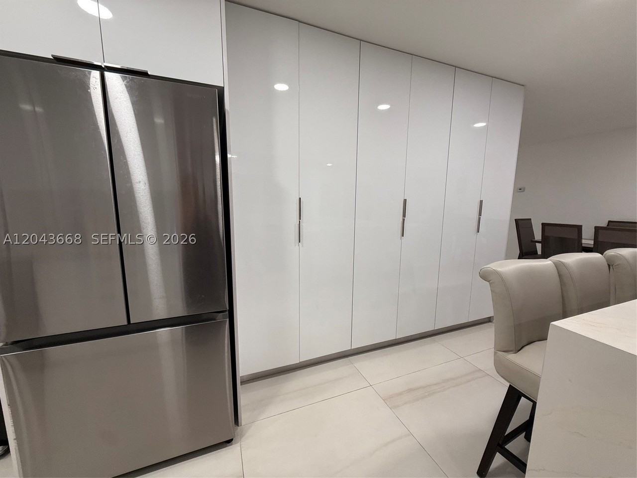 1912 N 42nd Ave - Photo 6 of 29