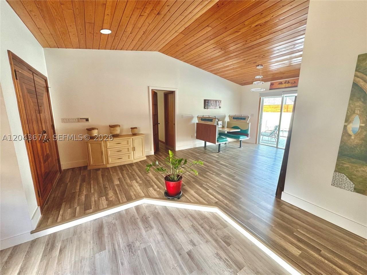 18701 Wentworth Dr - Photo 7 of 50