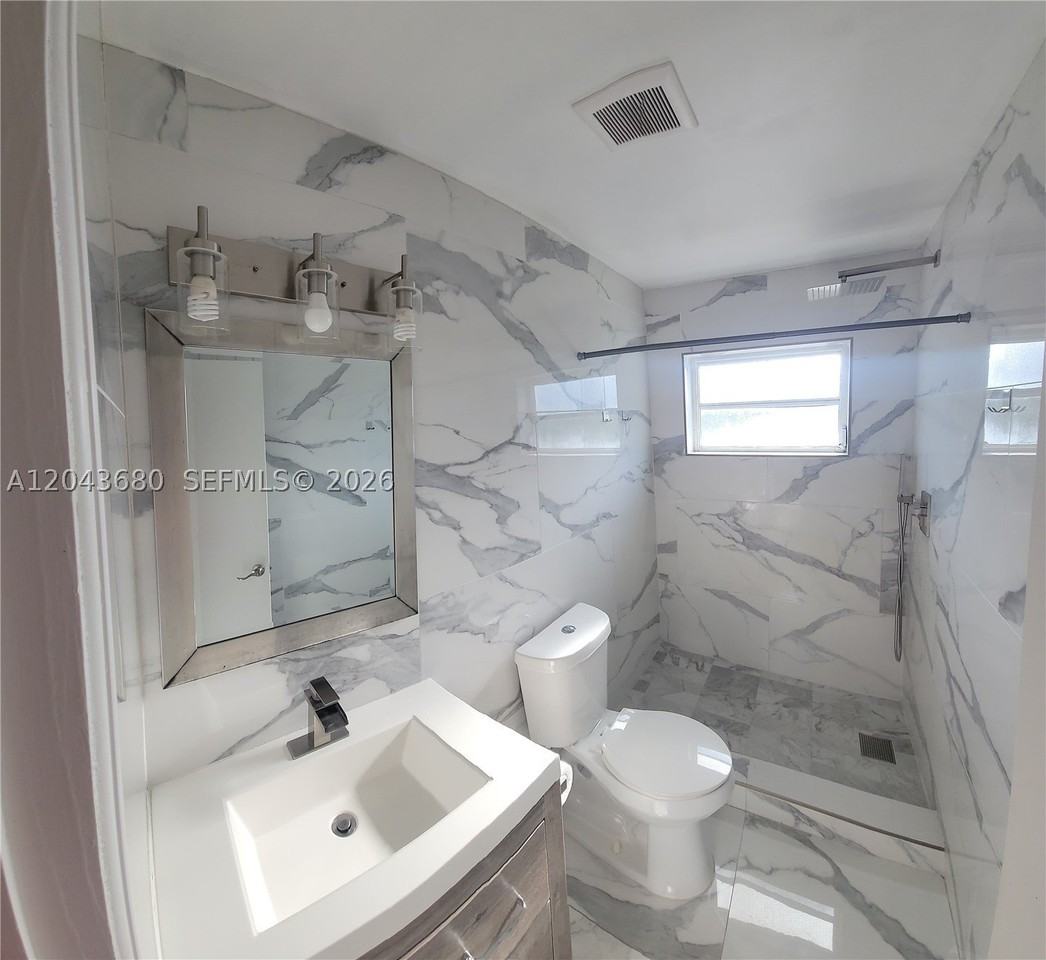 1700 Cleveland St #203 - Photo 5 of 13