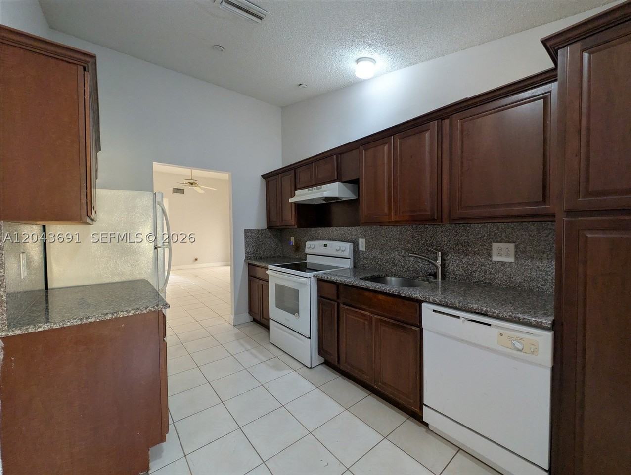 7502 Nw 33rd St - Photo 2 of 24