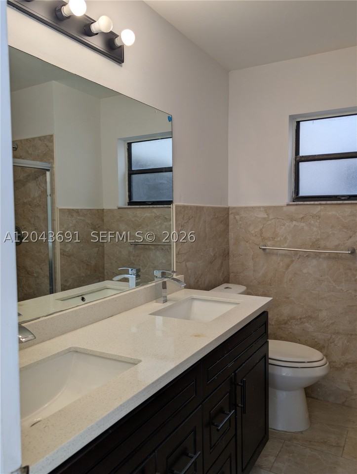 7502 Nw 33rd St - Photo 4 of 24
