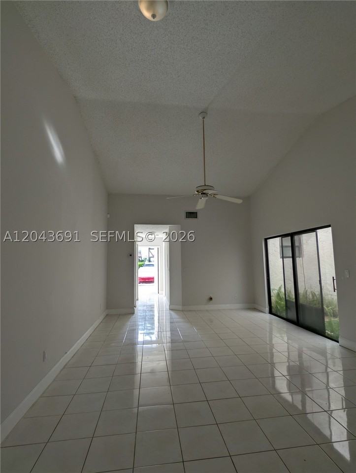 7502 Nw 33rd St - Photo 7 of 24