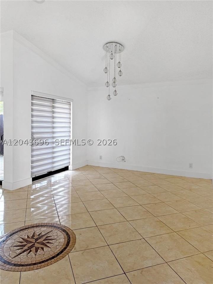 6012 Nw 172nd Terrace Cir - Photo 4 of 11