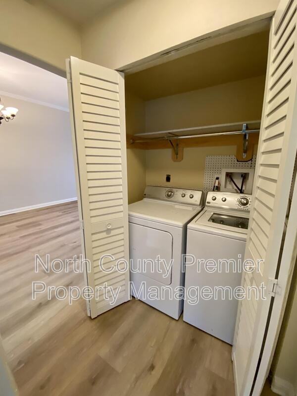 2850 Englewood Way - Photo 3 of 11