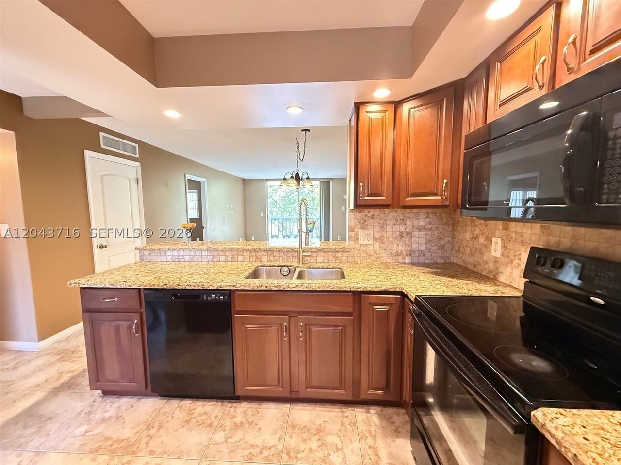 320 Ne 12th Ave #303 - Photo 2 of 17