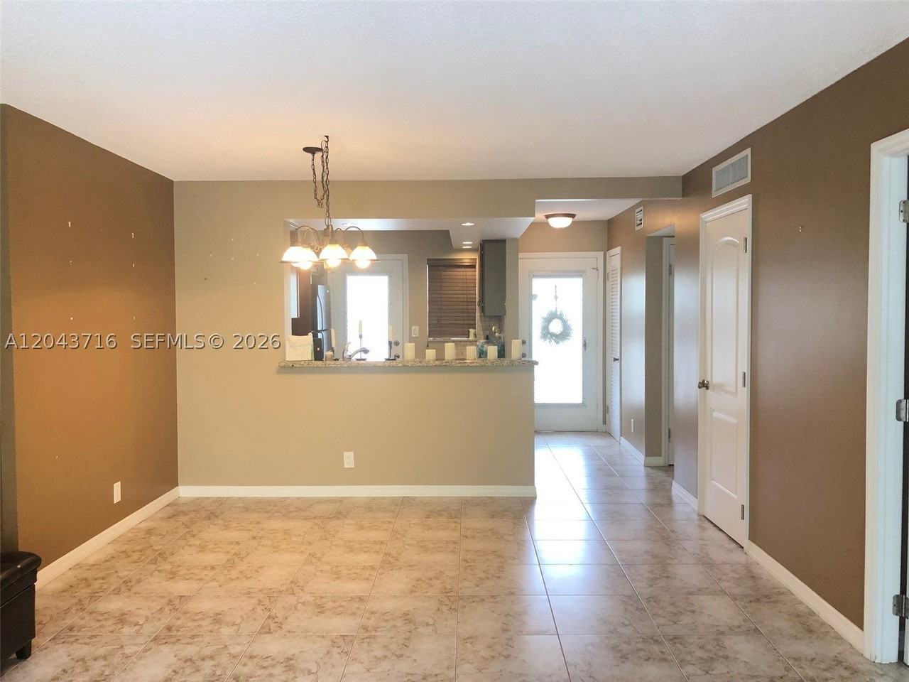 320 Ne 12th Ave #303 - Photo 3 of 17
