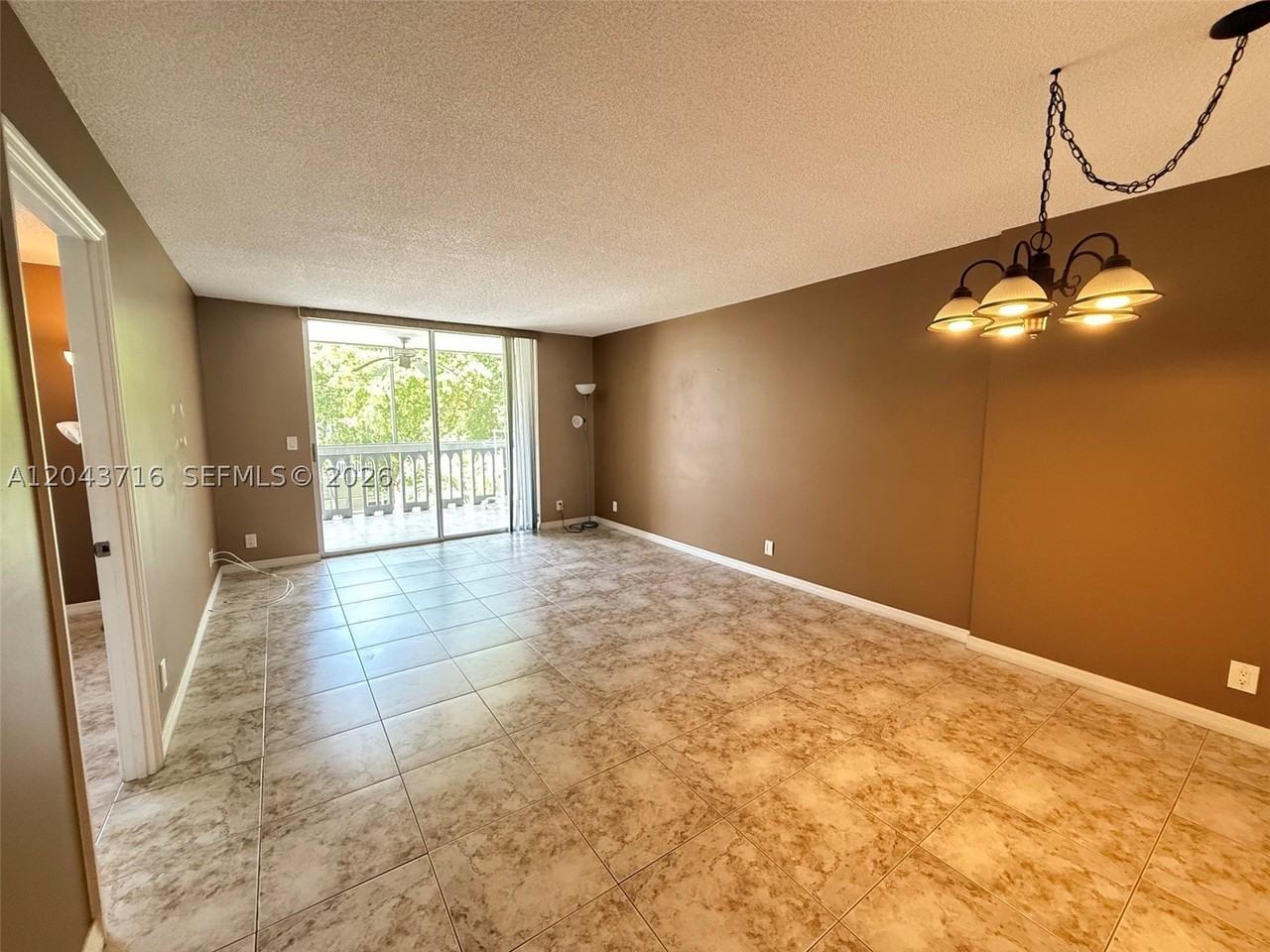 320 Ne 12th Ave #303 - Photo 4 of 17