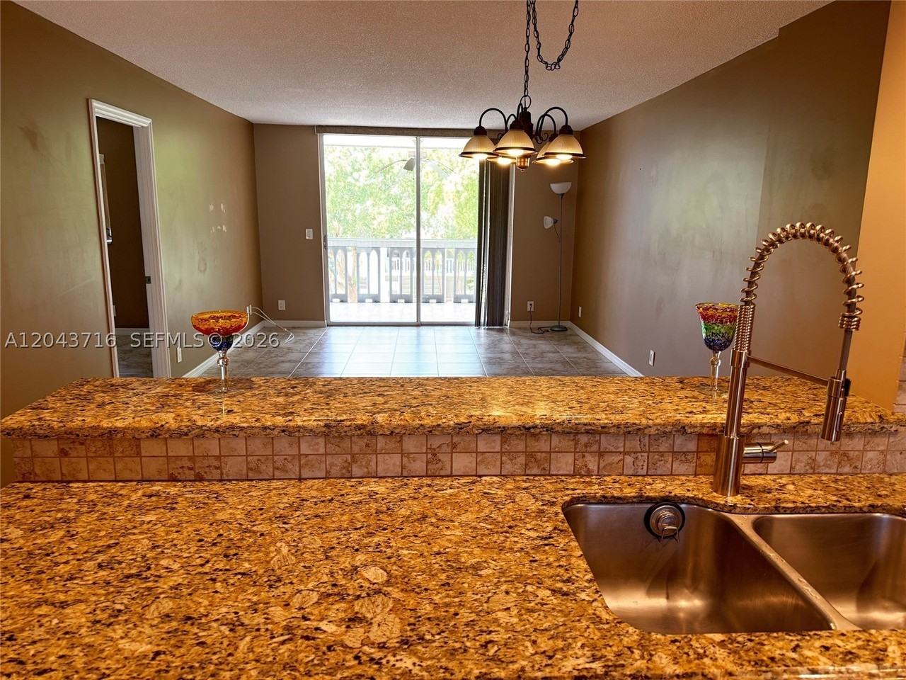 320 Ne 12th Ave #303 - Photo 6 of 17