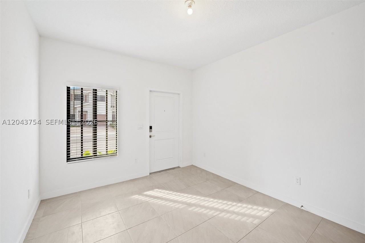 6007 Coralberry St - Photo 4 of 37