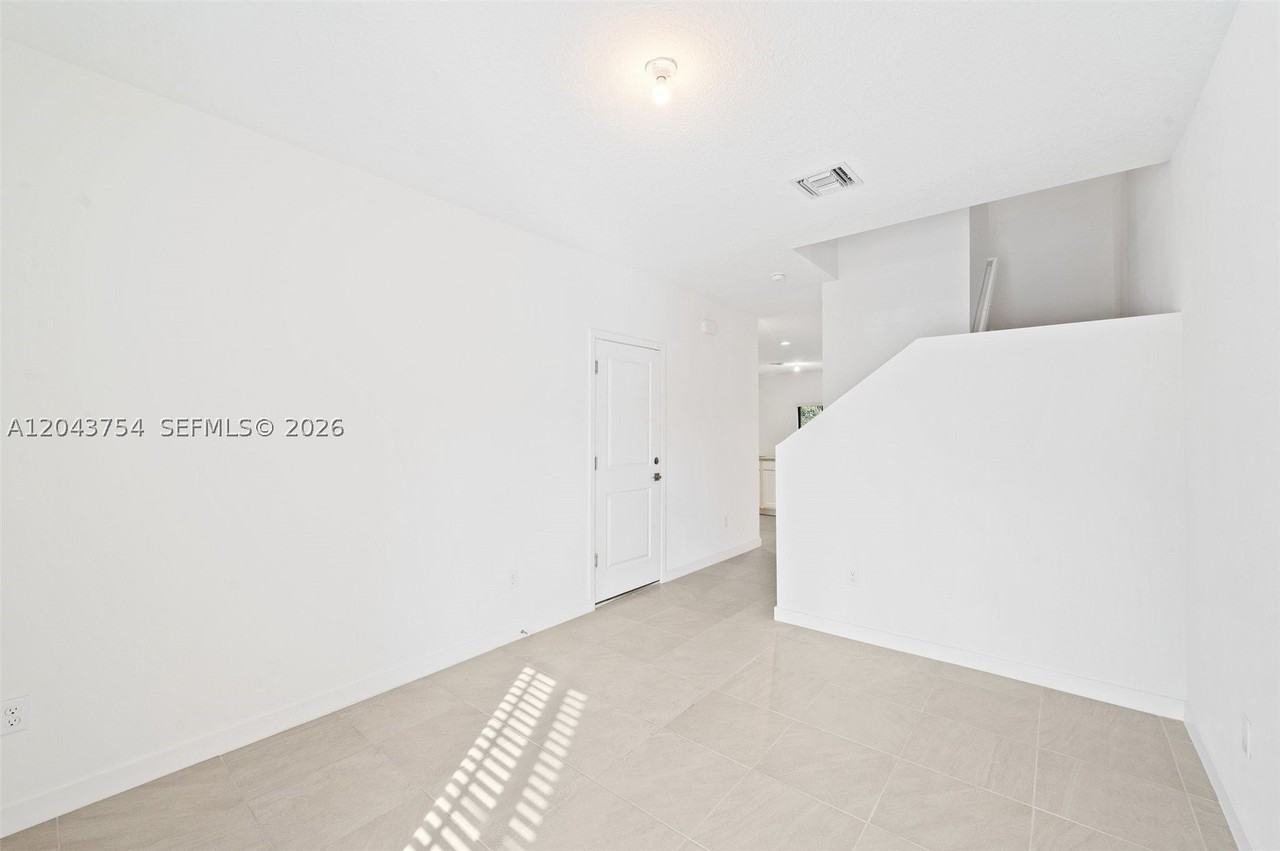 6007 Coralberry St - Photo 6 of 37