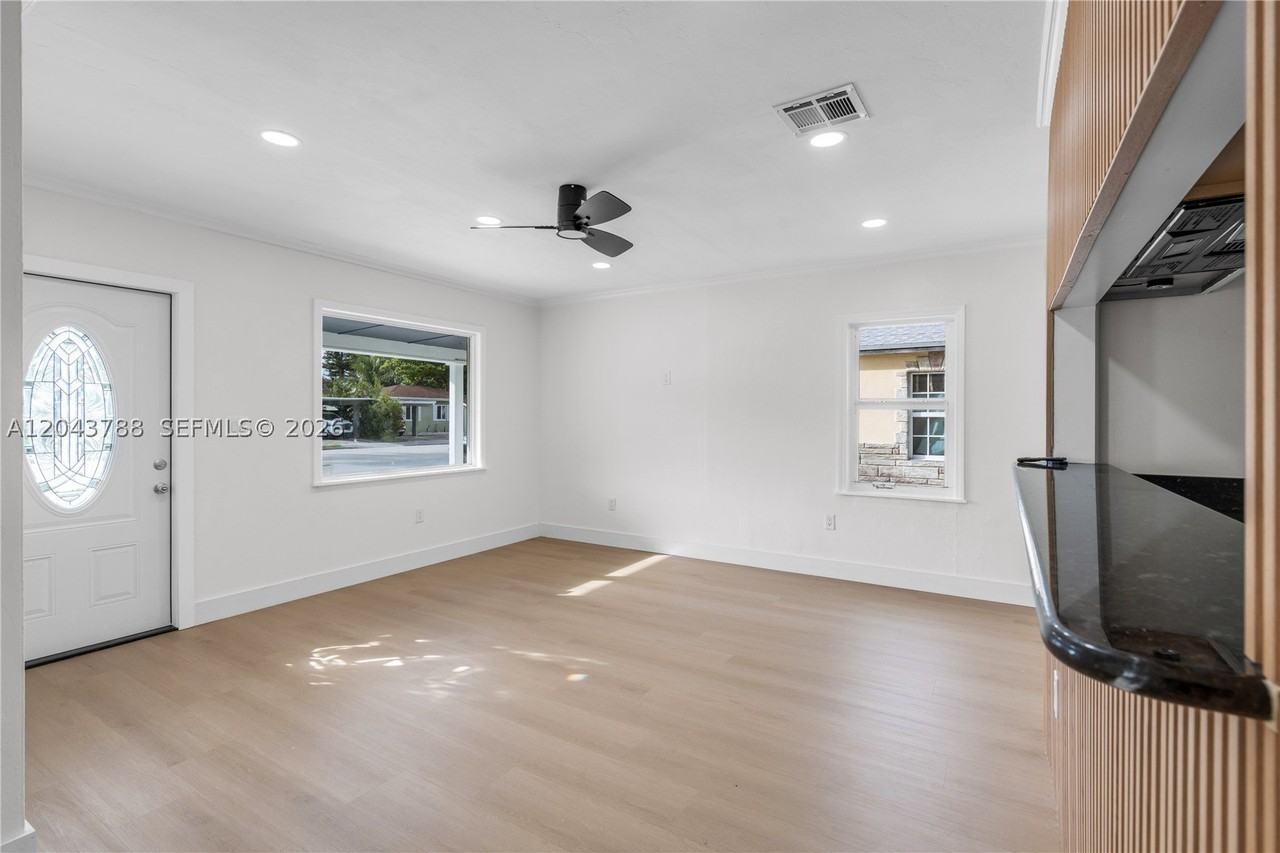1320 N Andrews Ave #0 - Photo 6 of 21