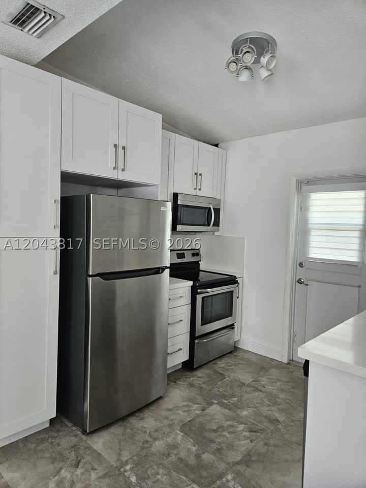 11000 Sw 219th St - Photo 3 of 12