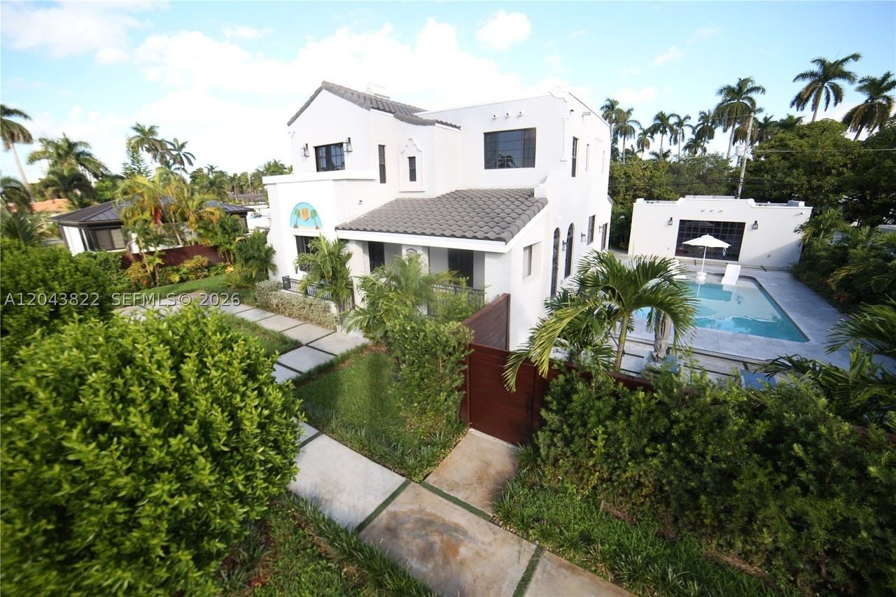 1345 Hollywood Blvd - Photo 5 of 50