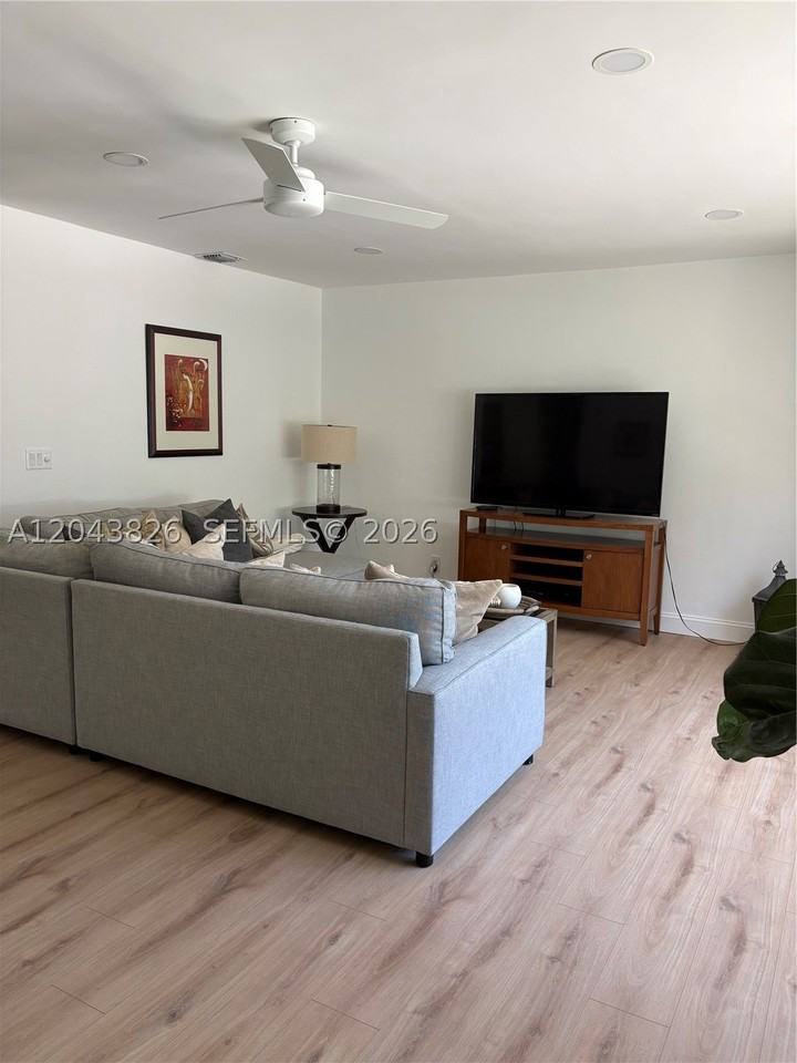 3397 Ne 20th Ave - Photo 5 of 27
