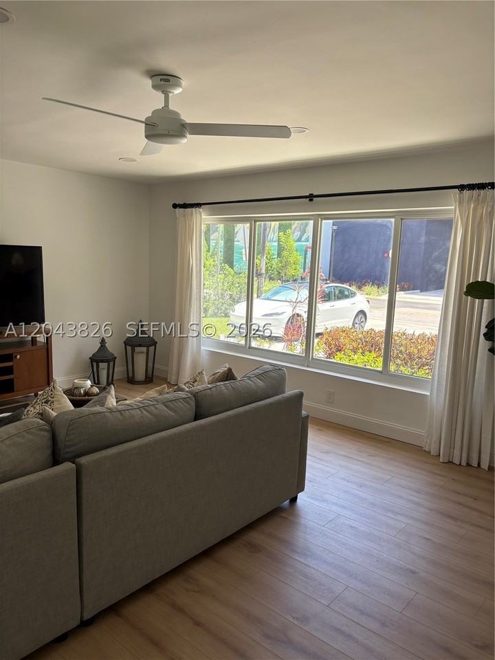 3397 Ne 20th Ave - Photo 6 of 27