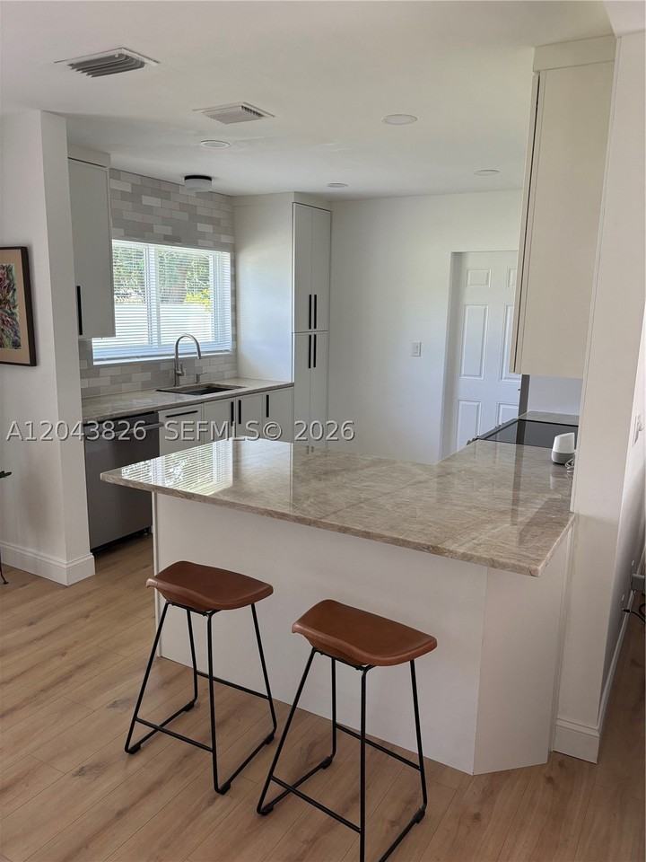 3397 Ne 20th Ave - Photo 7 of 27