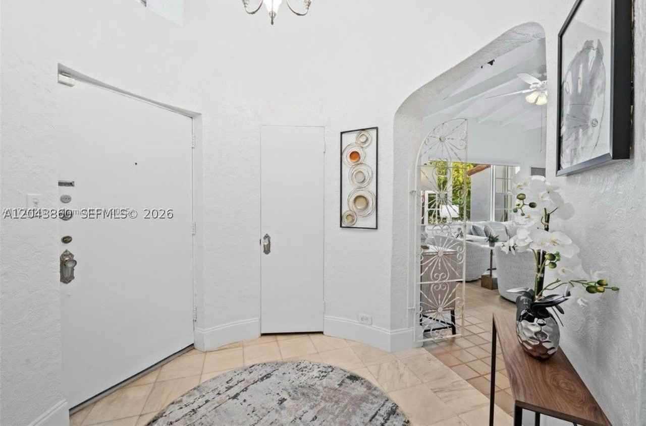 1056 Harrison St - Photo 3 of 22