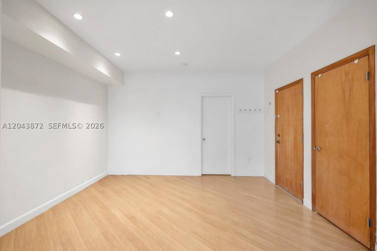 305 Jefferson Ave #2 - Photo 5 of 21