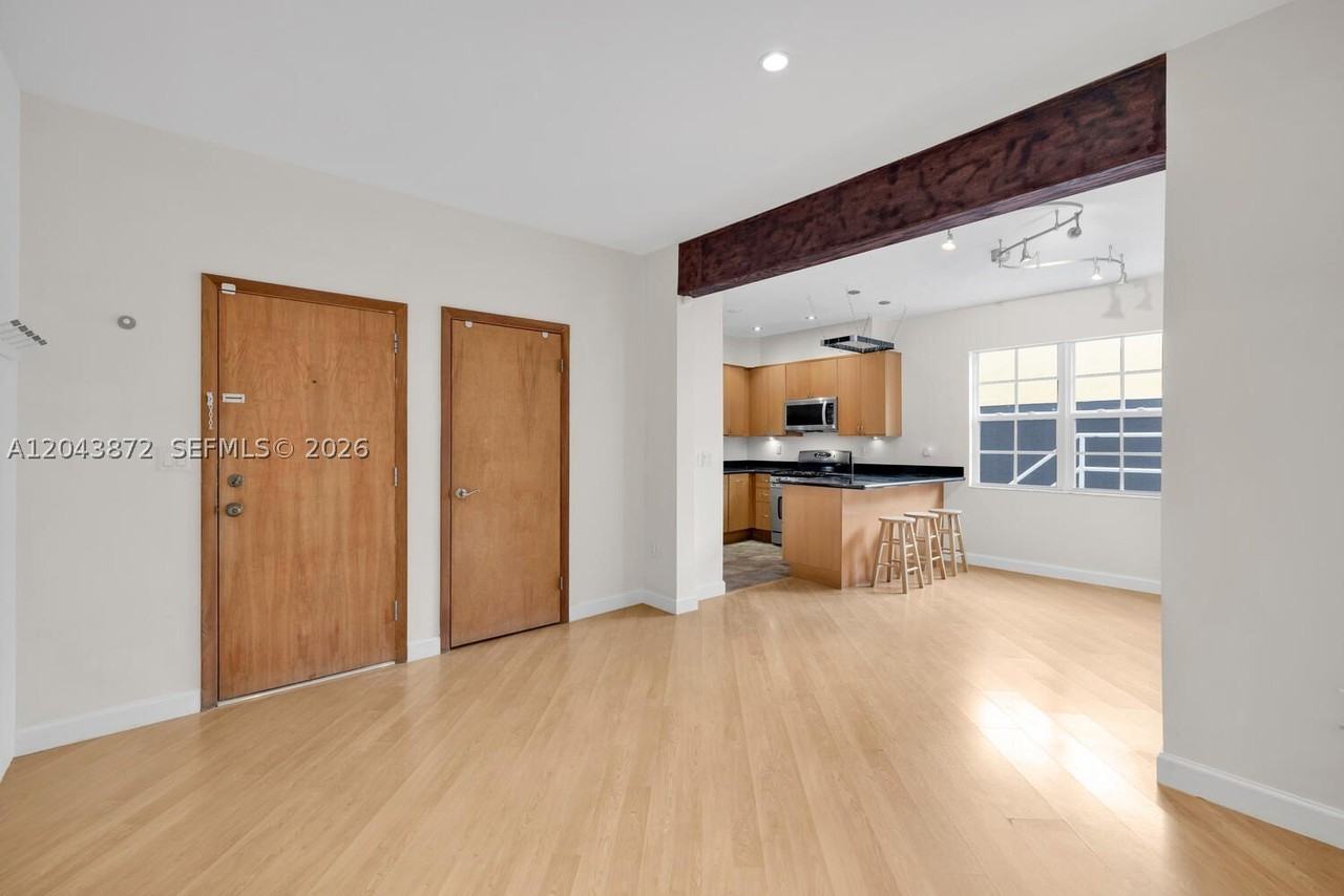 305 Jefferson Ave #2 - Photo 6 of 21