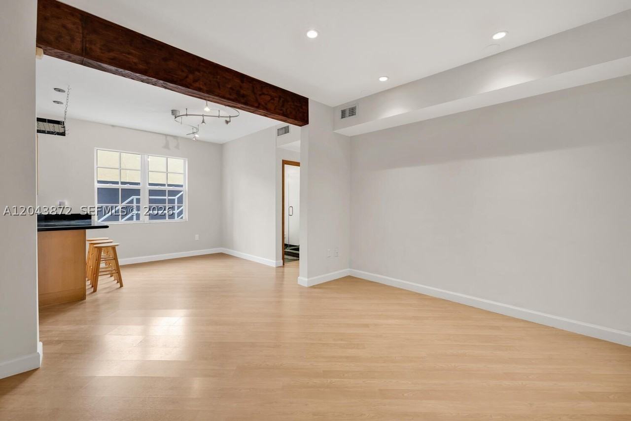 305 Jefferson Ave #2 - Photo 7 of 21