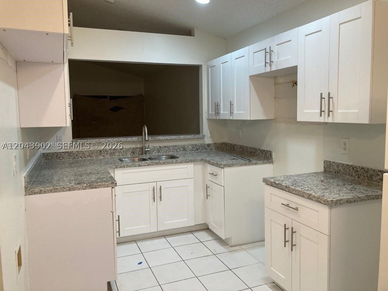 848 Sw 10th St #NA - Photo 5 of 12