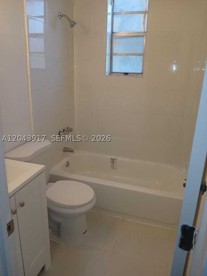 1003 Sw 15th Ave #6 - Photo 5 of 8