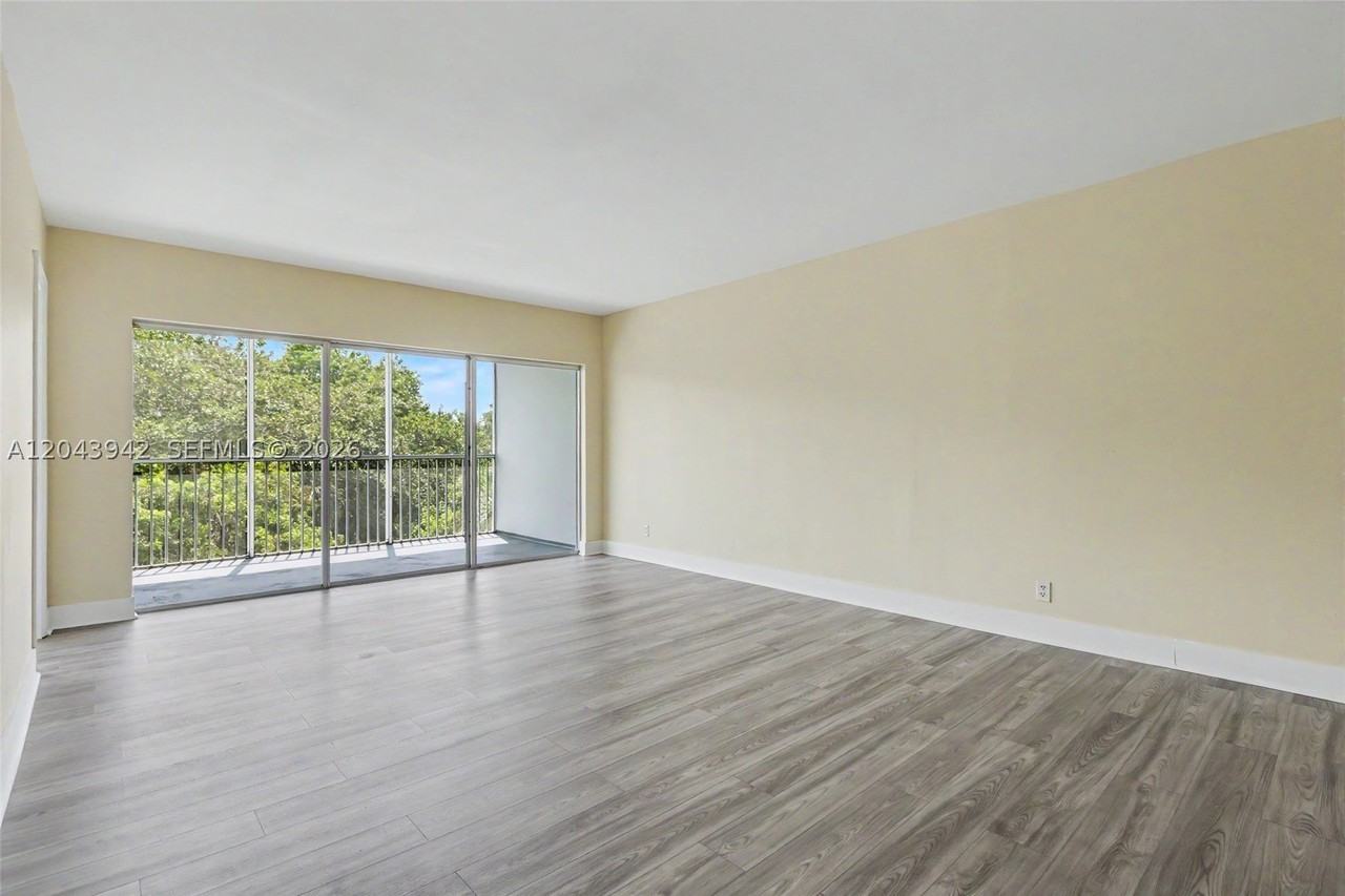 3250 N Palm Aire Dr #406 - Photo 4 of 43