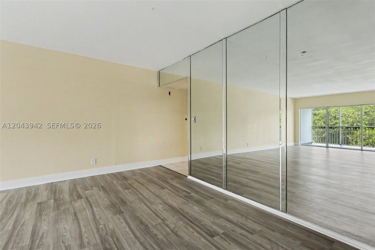 3250 N Palm Aire Dr #406 - Photo 6 of 43