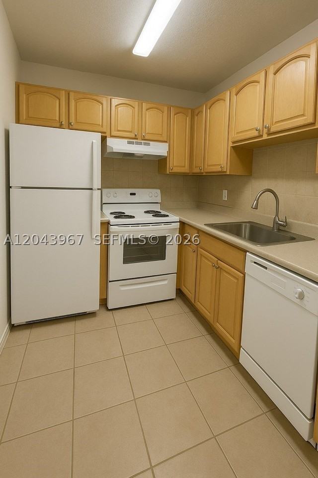 2775 Taft St #307 - Photo 4 of 23