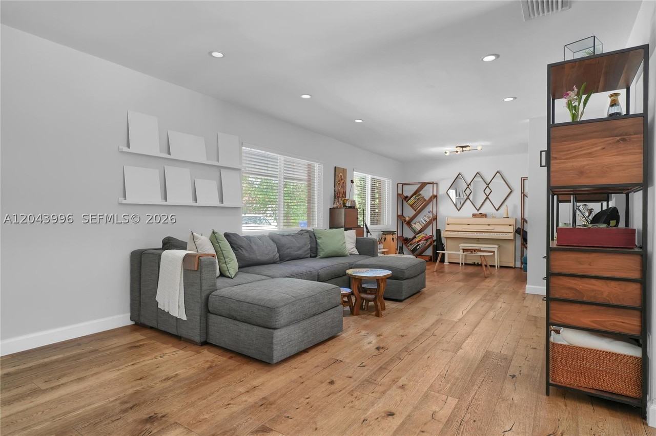 5721 Sw 59th Ct - Photo 3 of 18