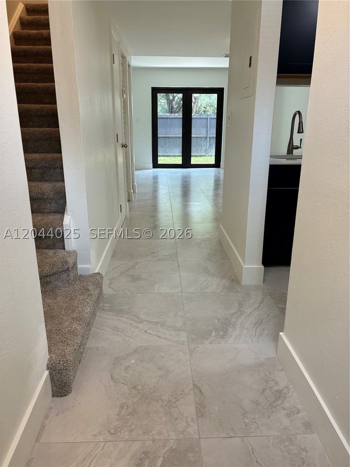 153 Ne 141st St #B - Photo 5 of 18