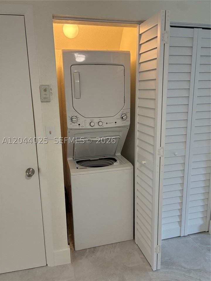 153 Ne 141st St #B - Photo 7 of 18