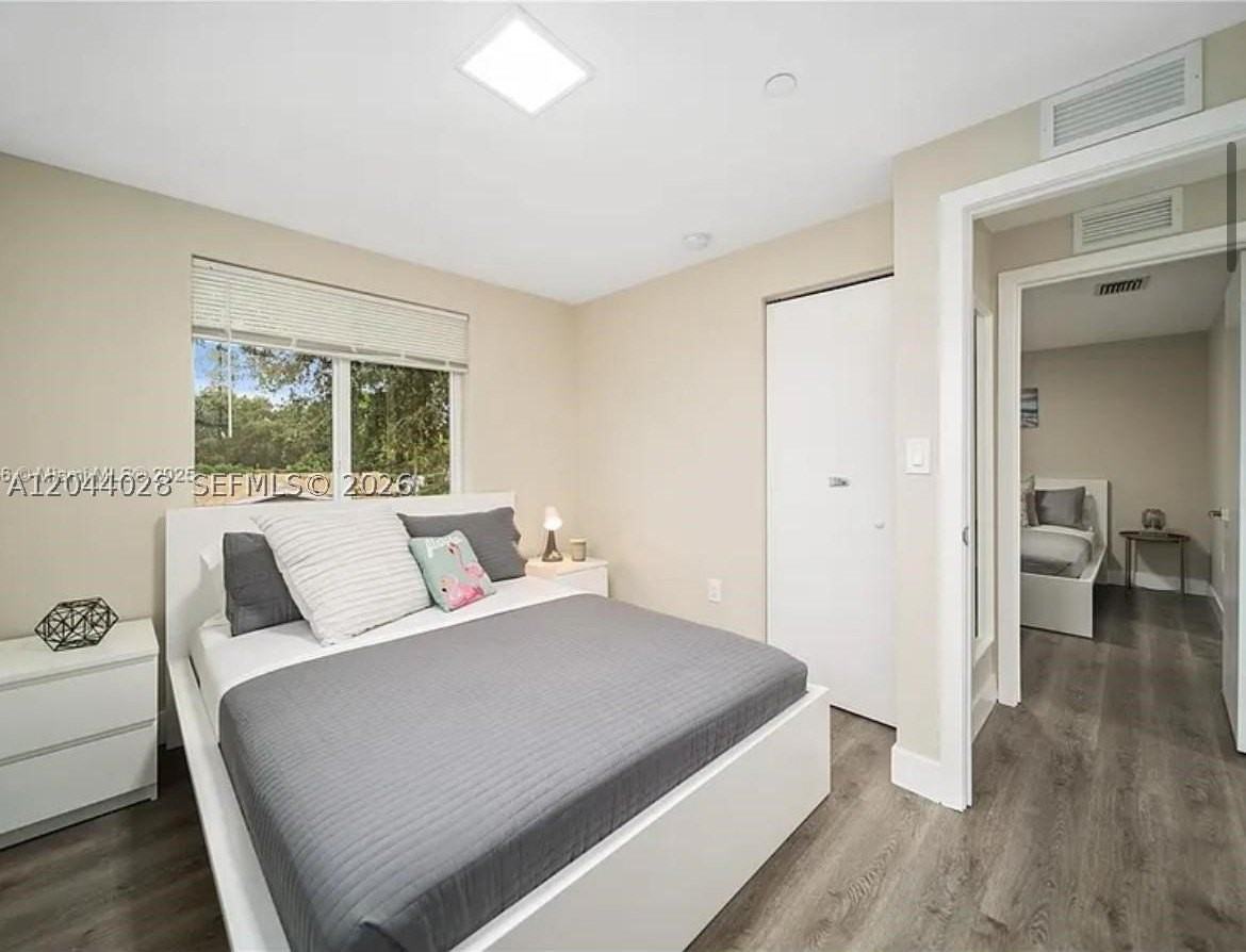 2311 Scott St #2 - Photo 4 of 11