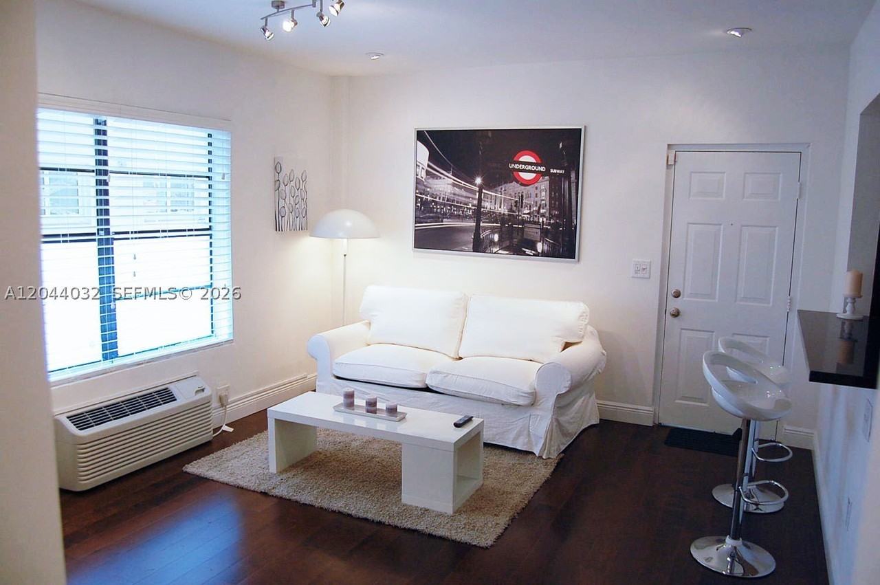 934 Michigan Ave #105