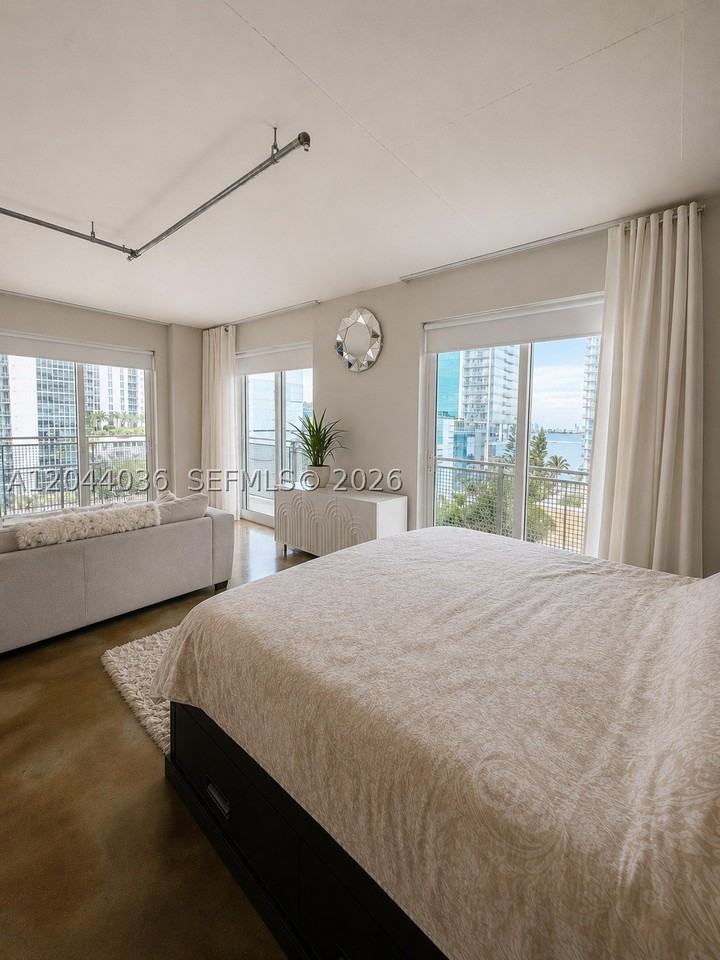 455 Ne 25th St #806 - Photo 4 of 23