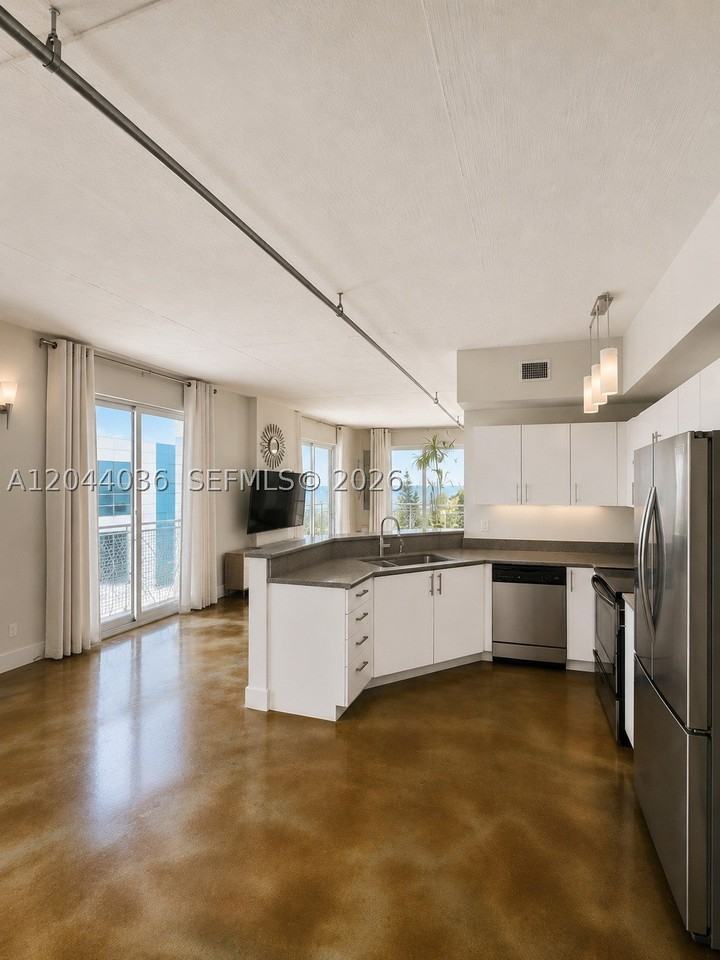 455 Ne 25th St #806 - Photo 7 of 23