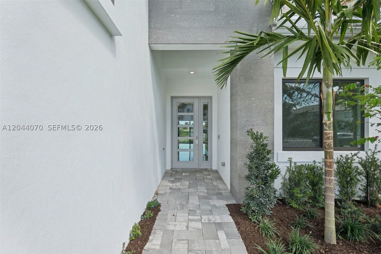 13075 Feathering Way - Photo 5 of 50