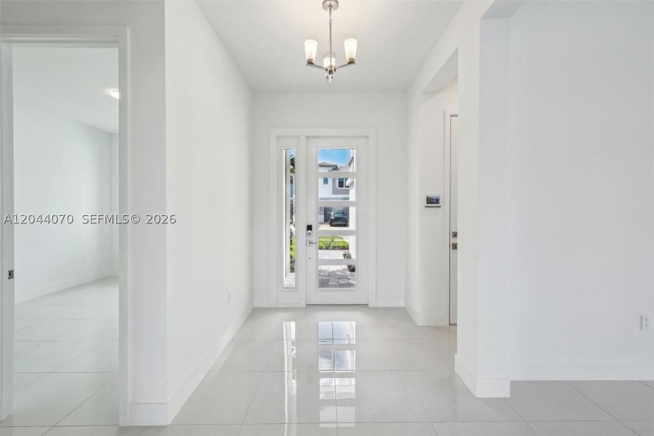 13075 Feathering Way - Photo 6 of 50